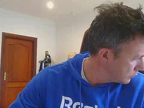 Snapshot of TroyDieselXXX chatting on November 2025 06:02:02 AM TroyDieselXXX online show from November 2025 06:02:02 AM