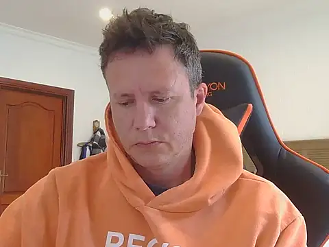 Snapshot of TroyDieselXXX chatting on November 2025 05:30:02 AM TroyDieselXXX online show from November 2025 05:30:02 AM