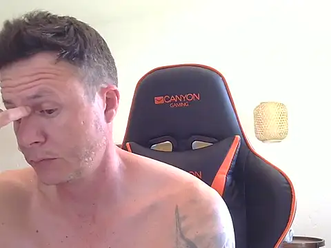 Snapshot of TroyDieselXXX chatting on November 2025 11:09:01 AM TroyDieselXXX online show from November 2025 11:09:01 AM