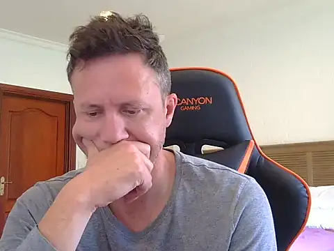 Snapshot of TroyDieselXXX chatting on November 2025 05:39:01 AM TroyDieselXXX online show from November 2025 05:39:01 AM