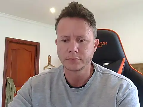 Snapshot of TroyDieselXXX chatting on November 2025 05:07:02 AM TroyDieselXXX online show from November 2025 05:07:02 AM