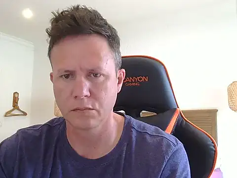 Snapshot of TroyDieselXXX chatting on November 2025 05:20:01 AM TroyDieselXXX online show from November 2025 05:20:01 AM