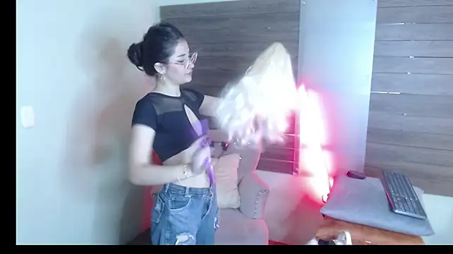 Karol Yessenia online show from September 2025 01:35:02 PM