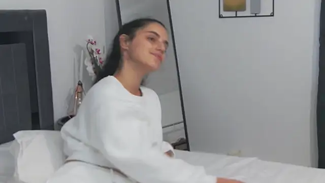 Snapshot of SweetMelodyZ chatting on December 2025 08:40:02 AM SweetMelodyZ online show from December 2025 08:40:02 AM