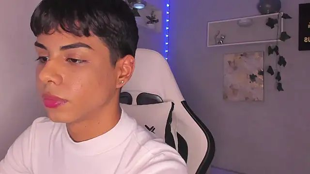 Snapshot of Thomas_wil chatting on October 2025 06:25:01 AM Thomas wil online show from October 2025 06:25:01 AM