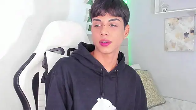 Snapshot of Thomas_wil chatting on October 2025 07:47:02 AM Thomas wil online show from October 2025 07:47:02 AM