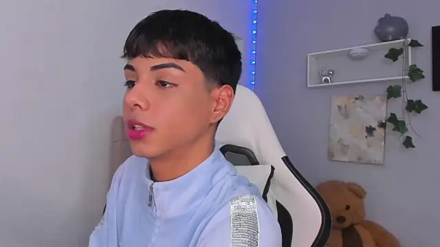 Snapshot of Thomas_wil chatting on November 2025 01:18:02 AM Thomas wil online show from November 2025 01:18:02 AM