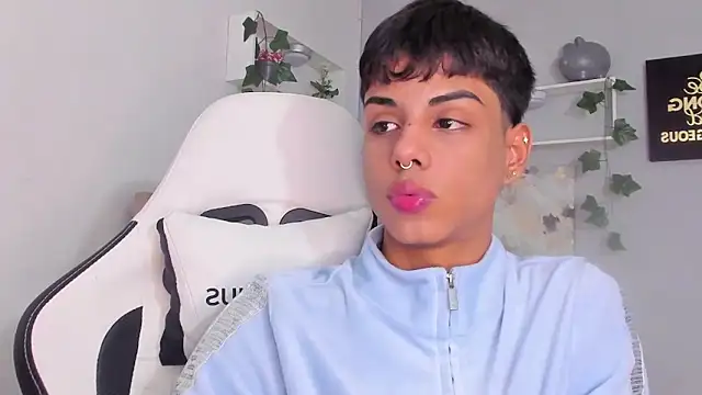 Snapshot of Thomas_wil chatting on November 2025 03:26:02 AM Thomas wil online show from November 2025 03:26:02 AM