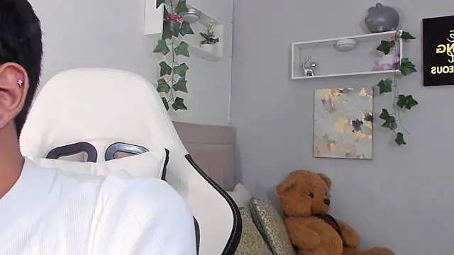 Snapshot of Thomas_wil chatting on November 2025 06:40:02 AM Thomas wil online show from November 2025 06:40:02 AM