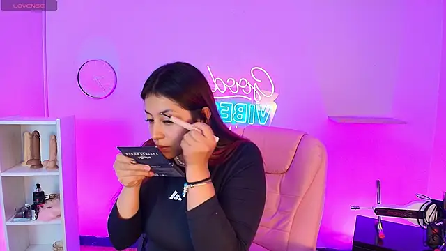 Snapshot of Aphriil__ chatting on October 2025 09:15:02 PM Aphriil online show from October 2025 09:15:02 PM