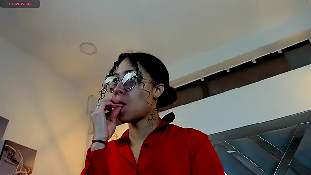 Hanna Cornee  online show from September 2025 01:46:01 PM