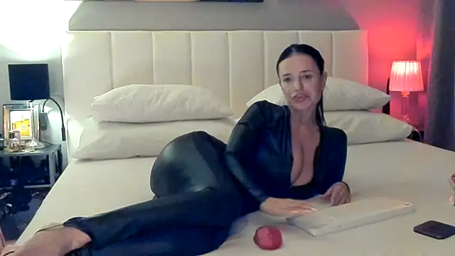 simonacavali online show from December 2025 07:54:01 PM