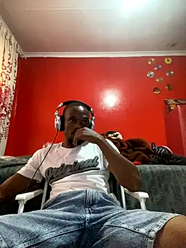 Snapshot of BaggyDirt chatting on October 2025 03:49:01 PM BaggyDirt online show from October 2025 03:49:01 PM