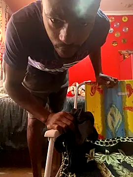 Snapshot of BaggyDirt chatting on November 2025 07:08:01 AM BaggyDirt online show from November 2025 07:08:01 AM