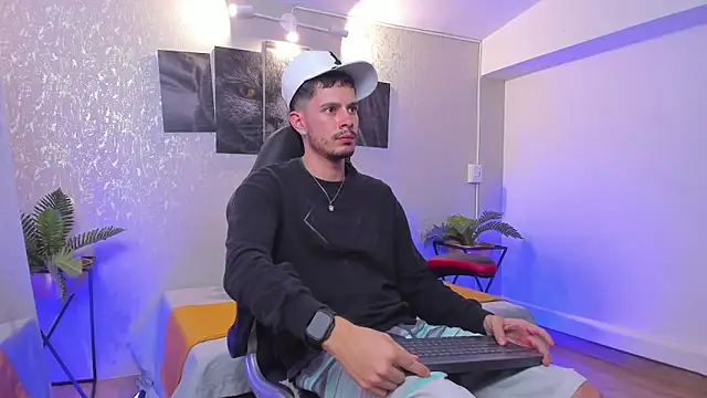 Snapshot of nils_saint chatting on November 2025 04:02:02 AM nils saint online show from November 2025 04:02:02 AM