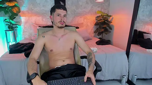 Snapshot of nils_saint chatting on November 2025 02:36:01 AM nils saint online show from November 2025 02:36:01 AM