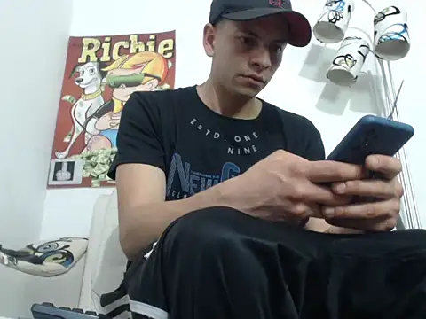 Thomasjons  online show from November 2025 02:43:02 AM