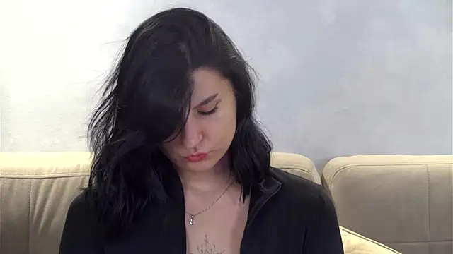 Snapshot of JuliaWangg chatting on September 2025 02:20:01 PM JuliaWangg online show from September 2025 02:20:01 PM