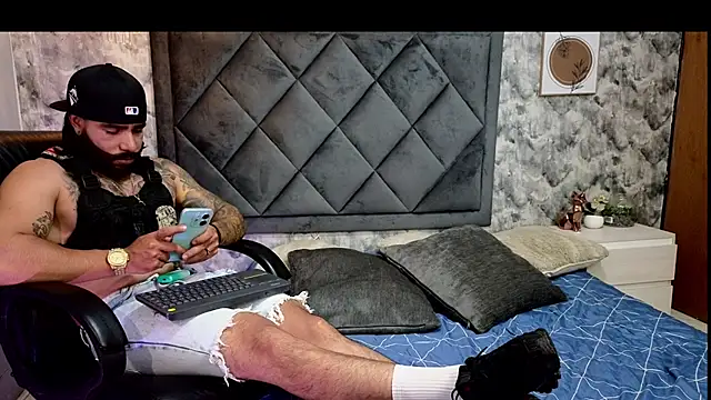 Apolo rousse1 online show from October 2025 08:50:02 PM