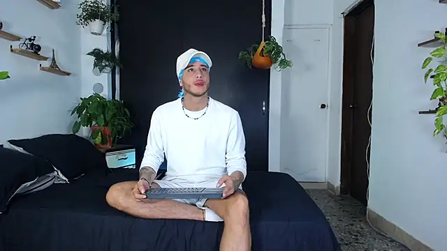 Borsalino Adam online show from November 2025 07:02:01 PM