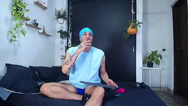 Borsalino Adam online show from December 2025 02:04:01 PM