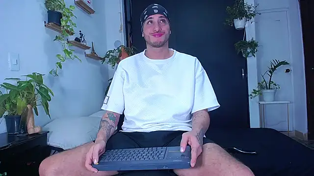 Borsalino Adam online show from December 2025 07:07:02 PM