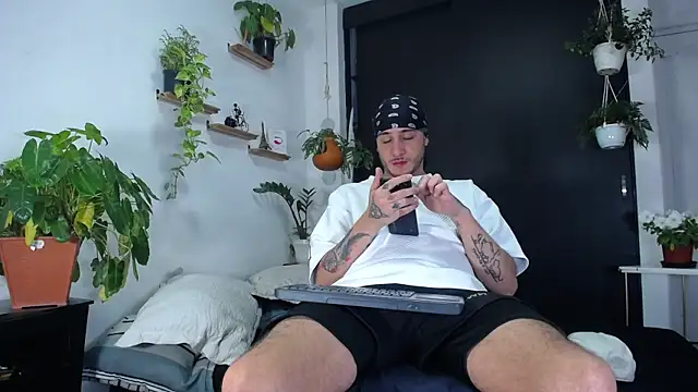 Borsalino Adam online show from December 2025 07:55:01 PM