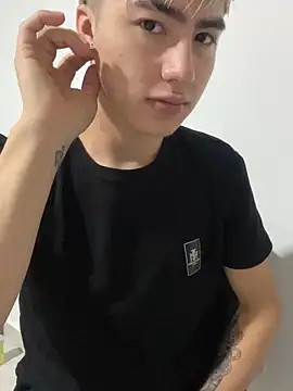 Snapshot of AlexanderCollman chatting on December 2025 08:14:01 PM AlexanderCollman online show from December 2025 08:14:01 PM