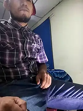 Snapshot of Bosssweet22cm chatting on October 2025 04:37:01 AM Bosssweet22cm online show from October 2025 04:37:01 AM