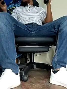 Snapshot of Bosssweet22cm chatting on November 2025 11:32:02 AM Bosssweet22cm online show from November 2025 11:32:02 AM