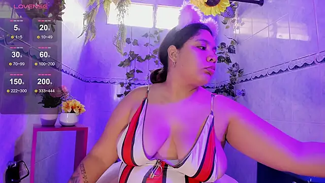 Miia bakeer  online show from September 2025 02:19:01 PM