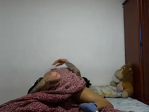 Snapshot of MeganAndMax@xh chatting on October 2025 03:14:01 AM MeganAndMaxxh online show from October 2025 03:14:01 AM