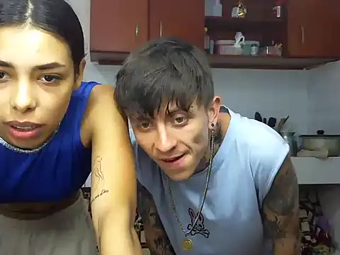 Snapshot of MeganAndMax@xh chatting on November 2025 11:03:01 PM MeganAndMaxxh online show from November 2025 11:03:01 PM