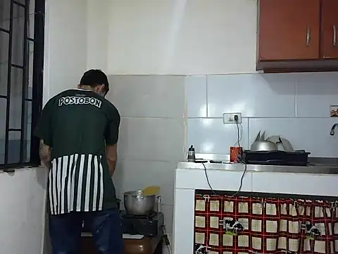 Snapshot of MeganAndMax@xh chatting on November 2025 01:17:01 AM MeganAndMaxxh online show from November 2025 01:17:01 AM