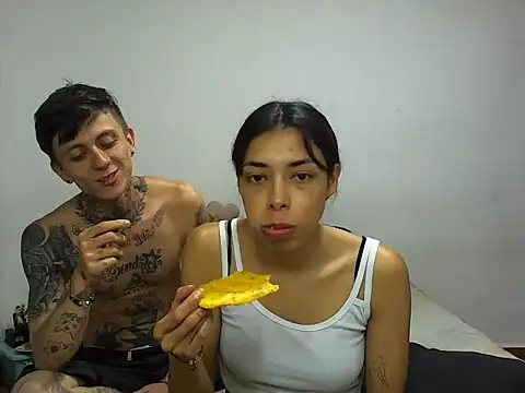 Snapshot of MeganAndMax@xh chatting on November 2025 02:42:02 AM MeganAndMaxxh online show from November 2025 02:42:02 AM