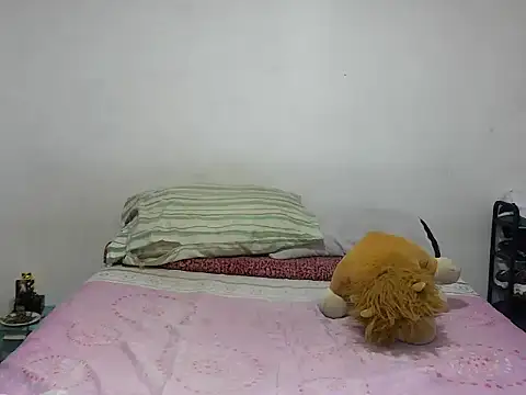 Snapshot of MeganAndMax@xh chatting on December 2025 02:50:01 AM MeganAndMaxxh online show from December 2025 02:50:01 AM