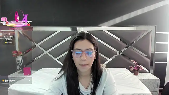 LyaScott online show from September 2025 11:43:01 AM