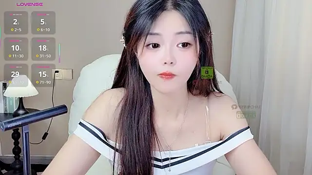 Snapshot of CeeKie chatting on September 2025 08:47:01 AM CeeKie online show from September 2025 08:47:01 AM
