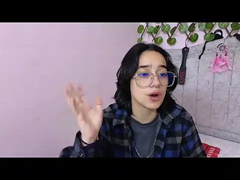 Snapshot of katalinathxandbritney1 chatting on September 2025 09:31:01 PM katalinathxandbritney1 online show from September 2025 09:31:01 PM