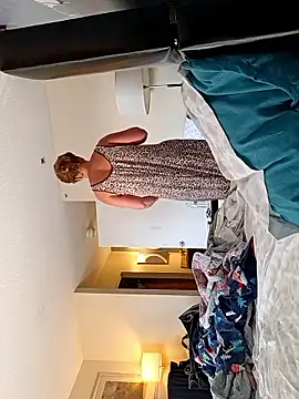 sarahkat86 online show from December 2025 01:51:01 PM