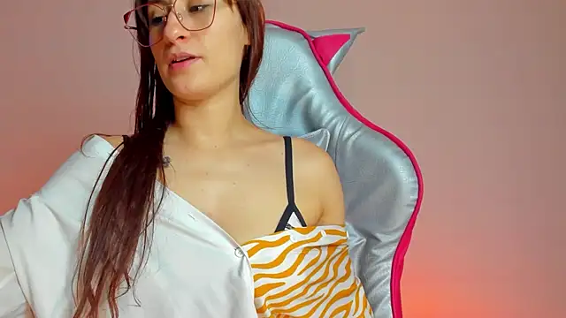 Clov bastett online show from September 2025 03:50:02 AM