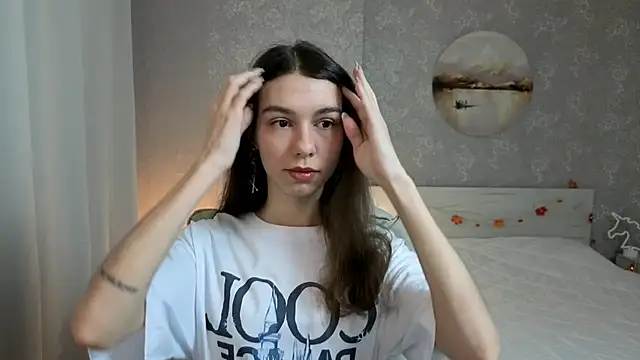 Snapshot of KellyShines chatting on December 2025 10:24:02 AM KellyShines online show from December 2025 10:24:02 AM