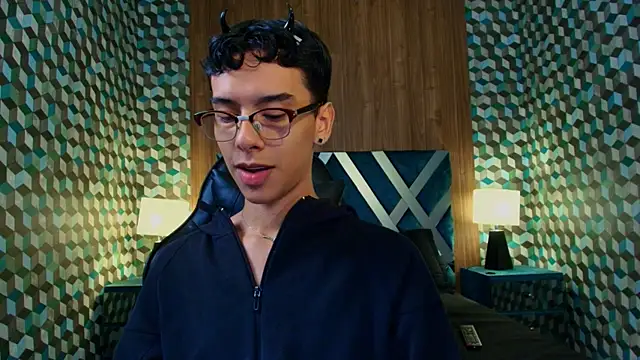 Snapshot of Aiden_Royce chatting on October 2025 08:41:01 PM Aiden Royce online show from October 2025 08:41:01 PM