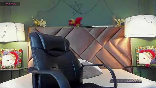 Snapshot of Aiden_Royce chatting on December 2025 05:57:02 AM Aiden Royce online show from December 2025 05:57:02 AM