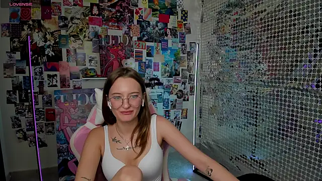 Maryyy May online show from September 2025 05:01:01 PM