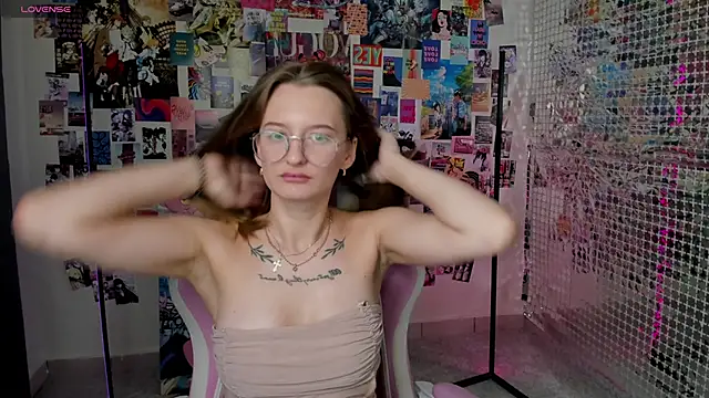 Maryyy May online show from September 2025 05:01:02 PM