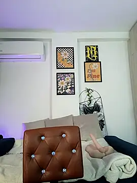 Snapshot of mishelkrave_ chatting on November 2025 01:04:01 AM mishelkrave online show from November 2025 01:04:01 AM