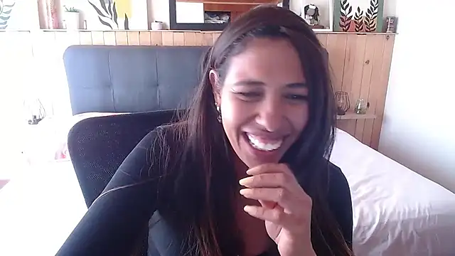 Snapshot of IVONNE_COLLINS33 chatting on September 2025 04:40:01 PM IVONNE COLLINS33 online show from September 2025 04:40:01 PM