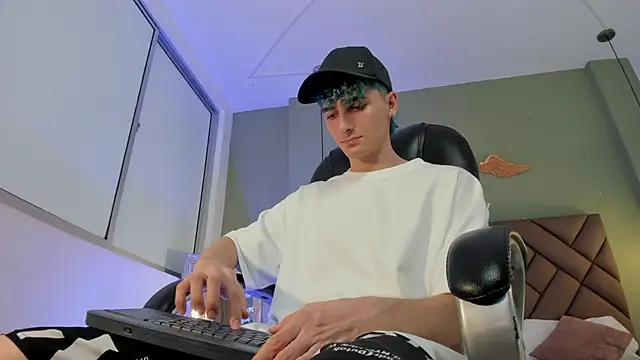 JaydenVillalobos online show from September 2025 08:41:02 PM