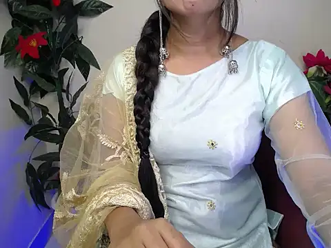 Snapshot of Little_queenn chatting on September 2025 01:11:02 PM Little queenn online show from September 2025 01:11:02 PM